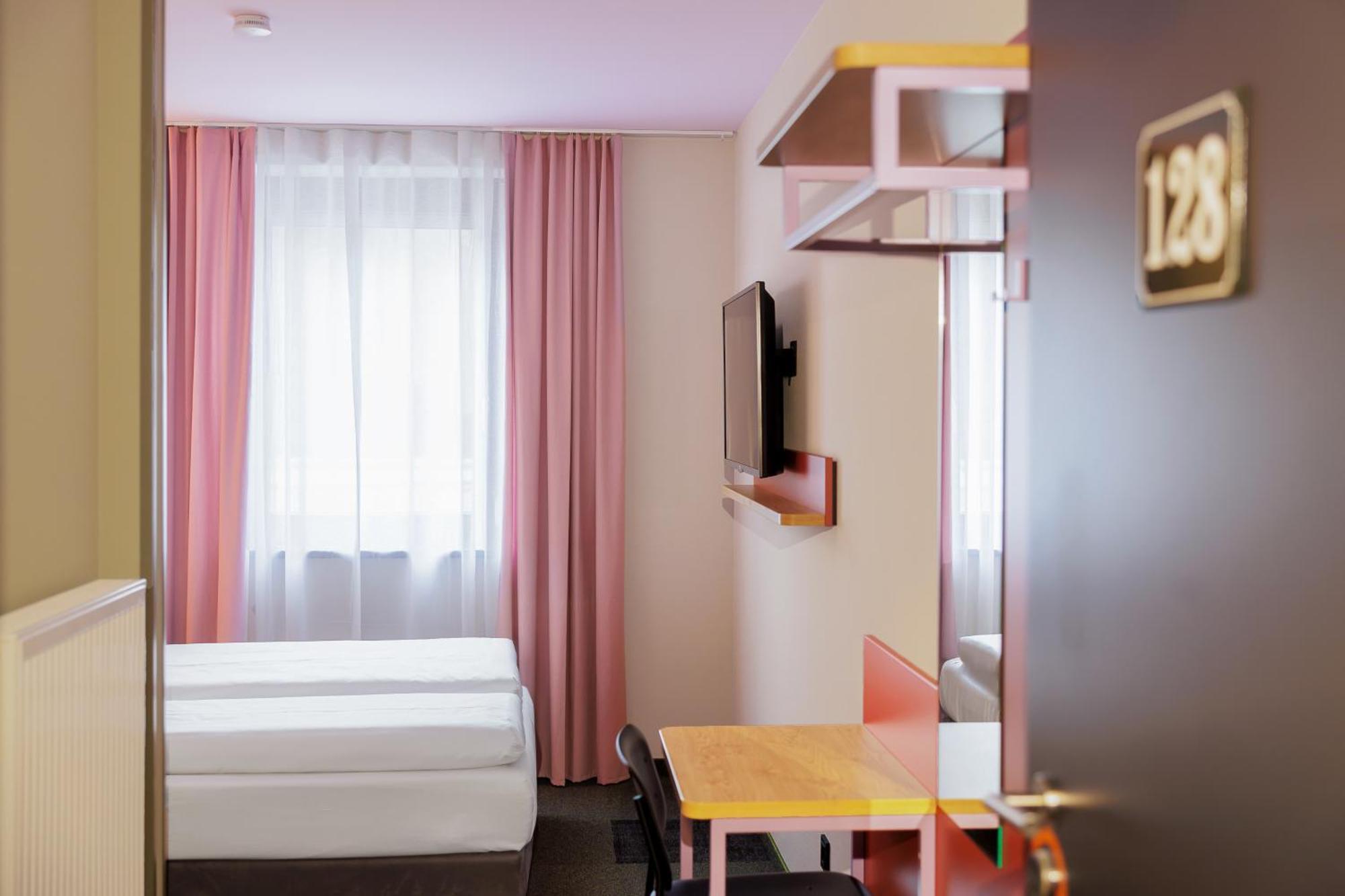 Mcdreams Hotel Wuppertal City Екстер'єр фото